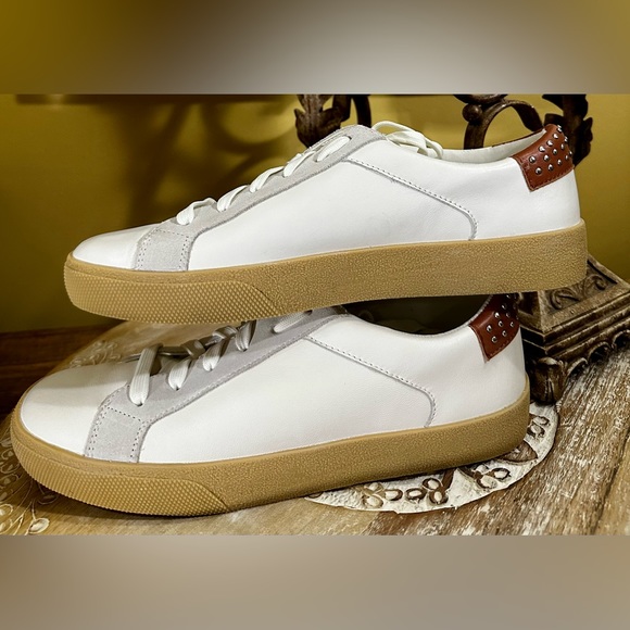 EUC Vince Camuto “Milzy” White Leather Sneakers w/Suede and Brown Accents Sz 7.5 - Picture 7 of 10